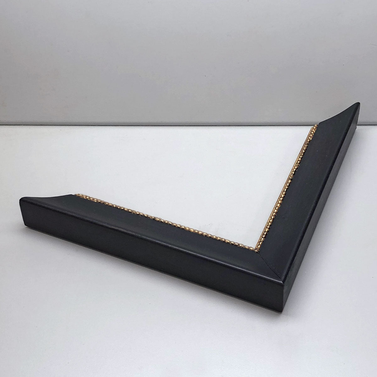 Aris - black frame with golden seeds ornament, pearl and gold layered mat